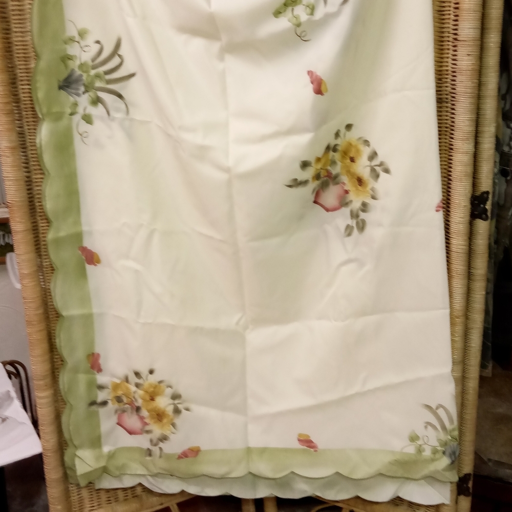 VINTAGE Tablecloth Sheer Floral 3D Magnolias/Marigolds  Embroidery Oblong 106x70